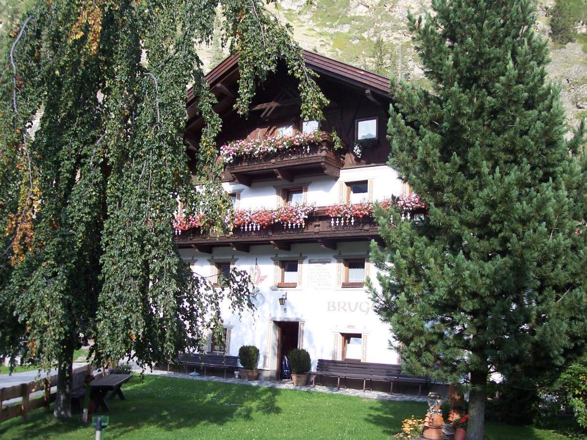 Отель Gaestehaus Bruggerhof Лангенфельд Экстерьер фото